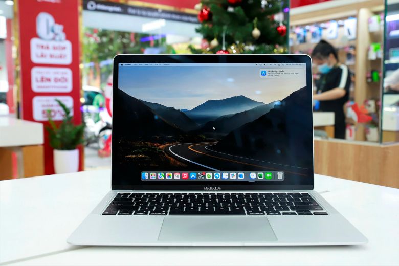 Sinh viên nên mua MacBook hay Laptop
