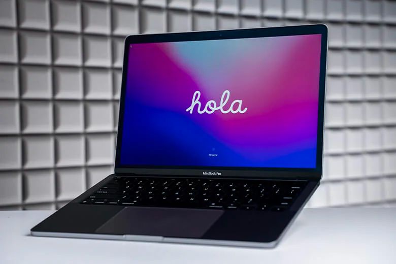 Sinh viên nên mua MacBook hay Laptop
