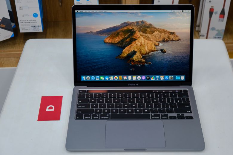 Sinh viên nên mua MacBook hay Laptop
