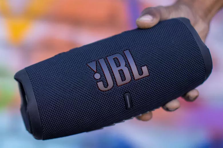 so sánh JBL Charge 5 và Pulse 4
