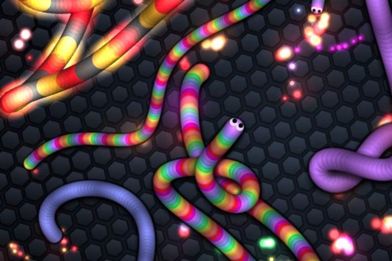 Slither.io - Game con rắn săn mồi màu sắc đầy thú vị