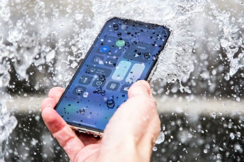 iPhone 13 với chống thấm nước không
