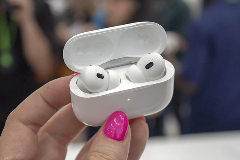 Airpods Pro 2 vs JBL Tour Pro 2