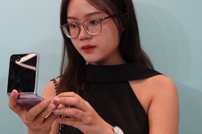Galaxy Z Flip5 - smartphone gập đầu tiên hỗ trợ Wi-Fi 6E 2 image 5