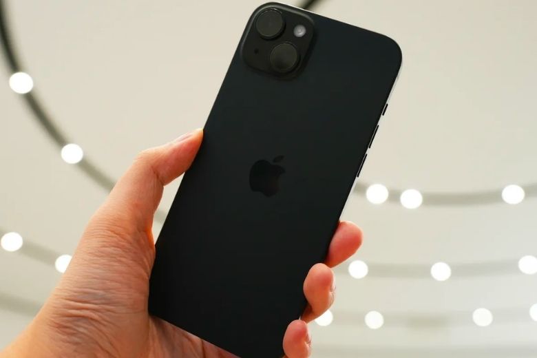 iPhone 15 màu đen