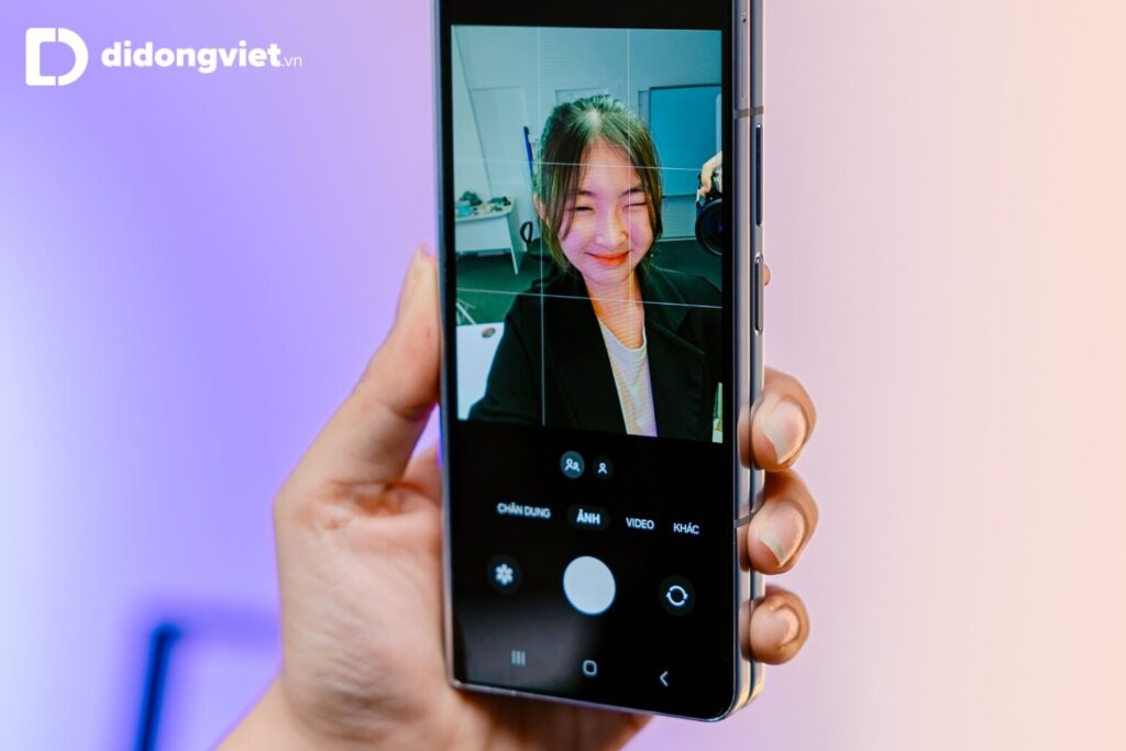 So sánh iPhone 15 Pro Max và Galaxy Z Fold5: Mua Samsung gập hay siêu phẩm cao cấp nhất của Apple 18 Galaxy Z Fold5 sở hữu camera 50MP, chụp ảnh sáng đẹp và chi tiết