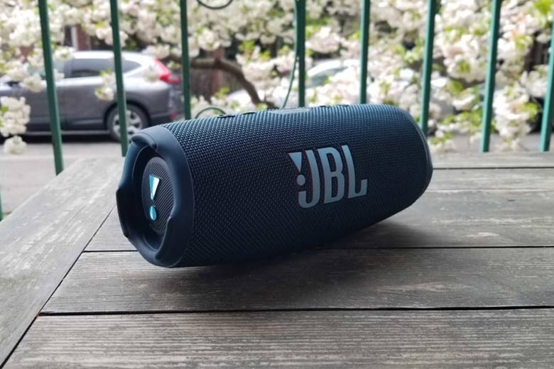 Bose Soundlink Flex vs JBL Charge 5