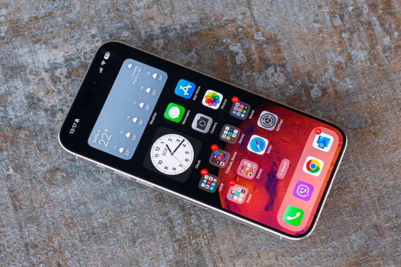 Trên tay iPhone 15 Pro Max màu Titan Trắng