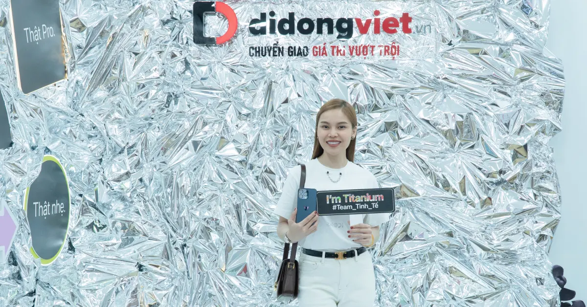 Ca sĩ Giang Hồng Ngọc lên đời iPhone 15 Pro Max tại Di Động Việt