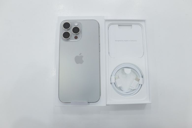 Pin iPhone 15 Pro Max bao nhiêu mAh