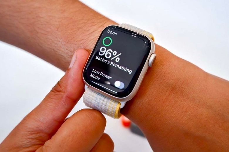 So sánh Apple Watch SE 2023 và Series 8