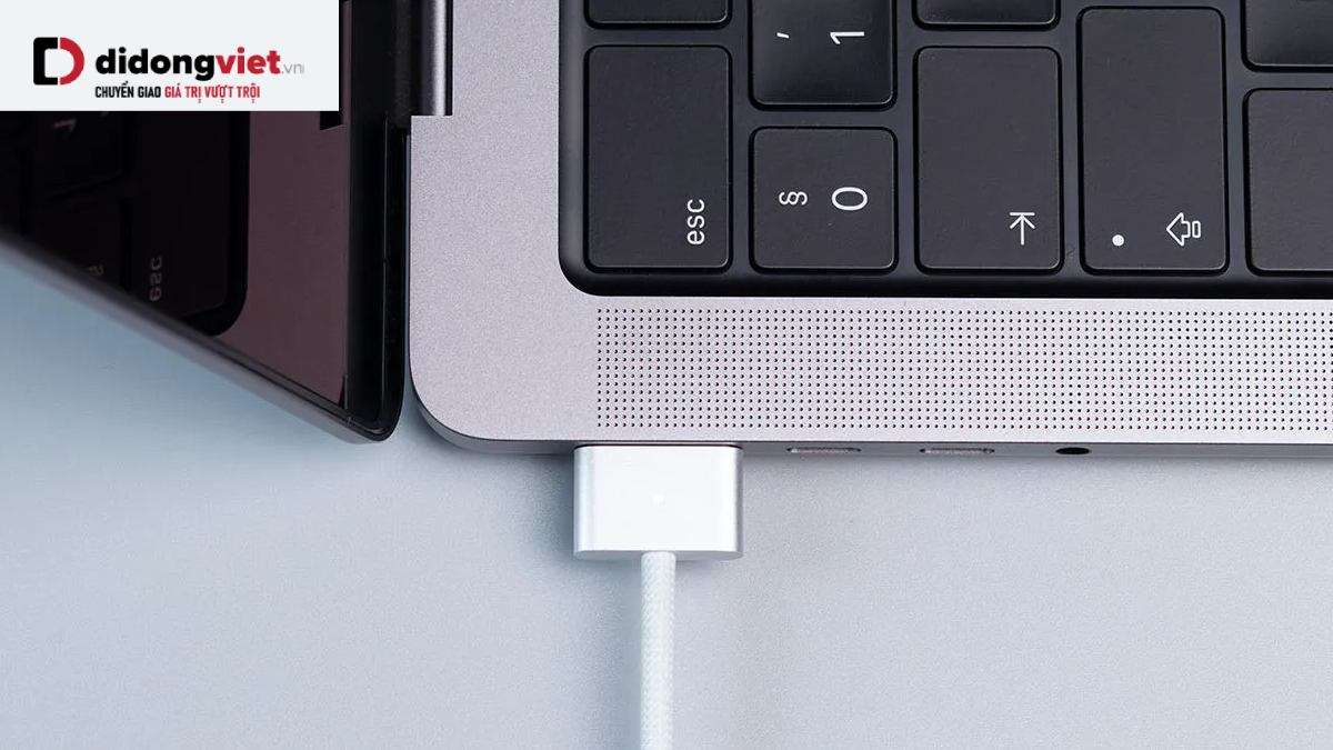 Cách MacBook bảo vệ cổng USB-C khỏi chất lỏng