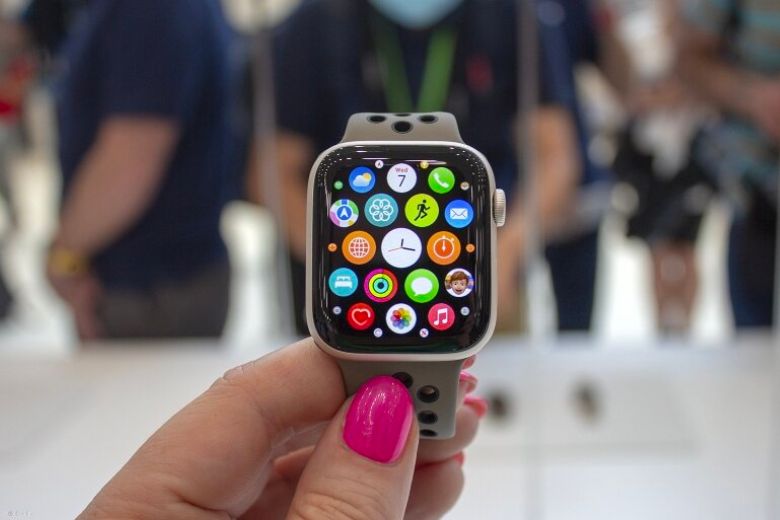 hình ảnh mở hộp Apple Watch SE 2 2023