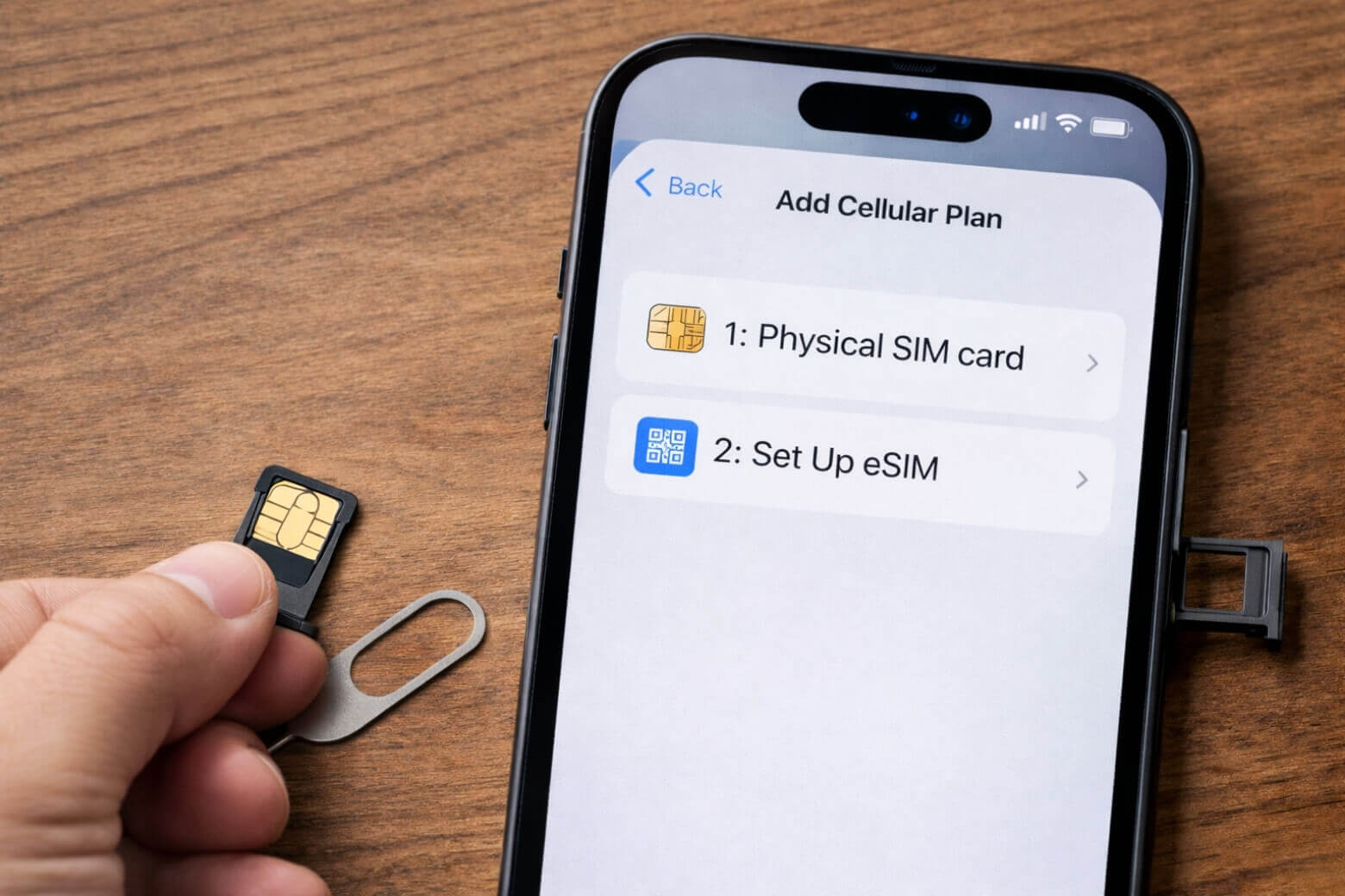 Dùng kết hợp dual sim mang đến sự tiện lợi trong việc giữ liên lạc giữa công việc và việc cá nhân