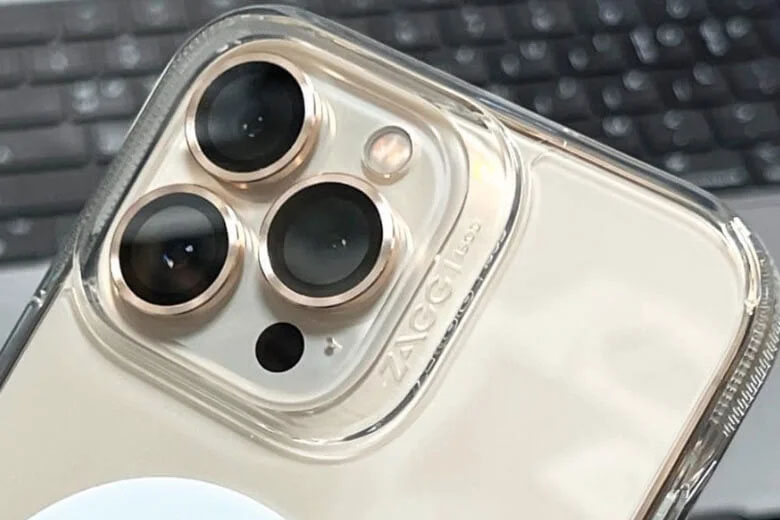 Cận cảnh ốp lưng iPhone 14 Pro Max ZAGG Snap hỗ trợ sạc MagSafe