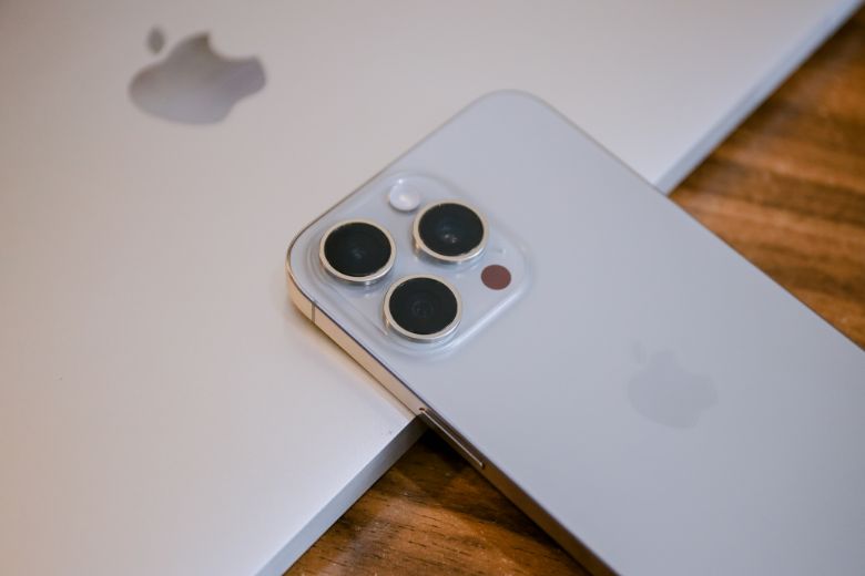 iPhone 15 Pro màu Titan tự nhiên