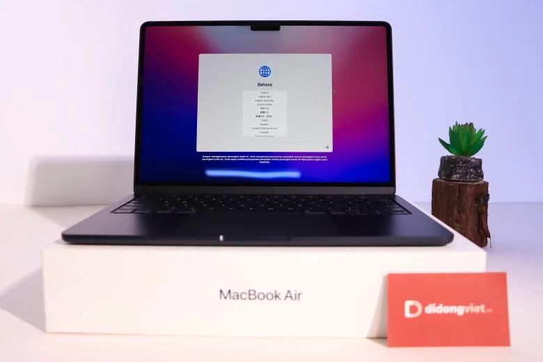 MacBook Air M2 và Galaxy Book 3 360
