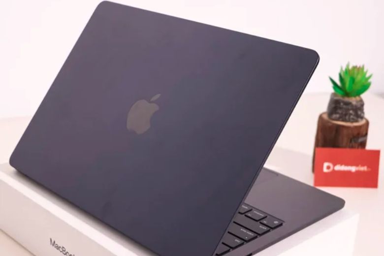 So sánh MacBook Air M2 2023 và MacBook Pro M2
