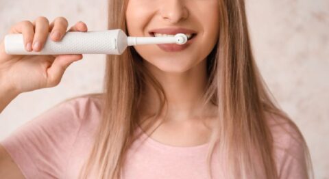 Cách dùng bàn chải điện