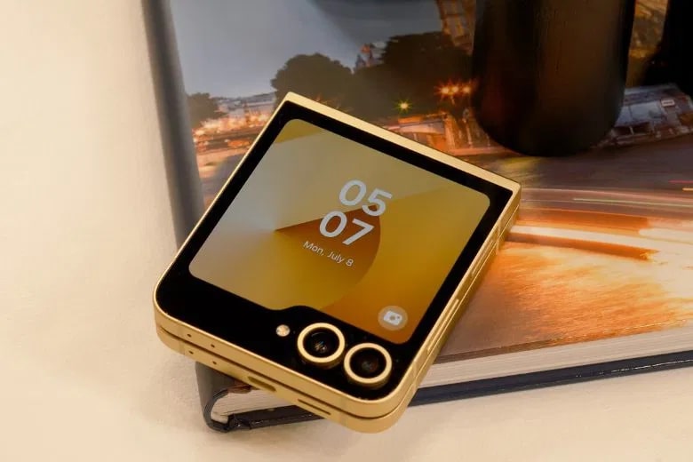 Samsung Galaxy Z Flip6: Cấu hình mạnh mẽ, thiết kế hoàn hảo cho Gen Z 14 Hệ thống màn hình này mang lại sự tiện lợi và trải nghiệm hình ảnh tuyệt vời