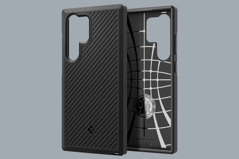 trên tay ốp lưng Samsung Galaxy S24 Ultra Spigen Core Armor