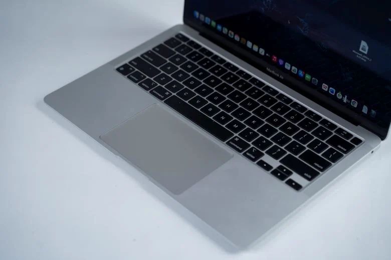 Cách kiểm tra MacBook cũ