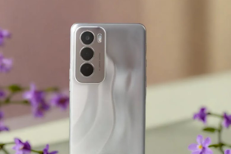 so sánh oppo reno12 5g và iphone 12