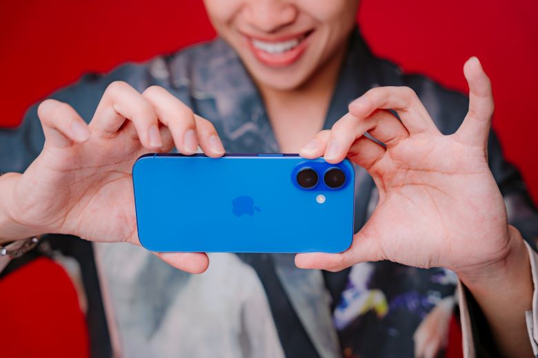 Trên tay iPhone 16 chính hãng VN/A: Trải nghiệm thực tế và bài toán lên đời 2026 7 1 tren tay nhanh iphone 16 didongviet 1