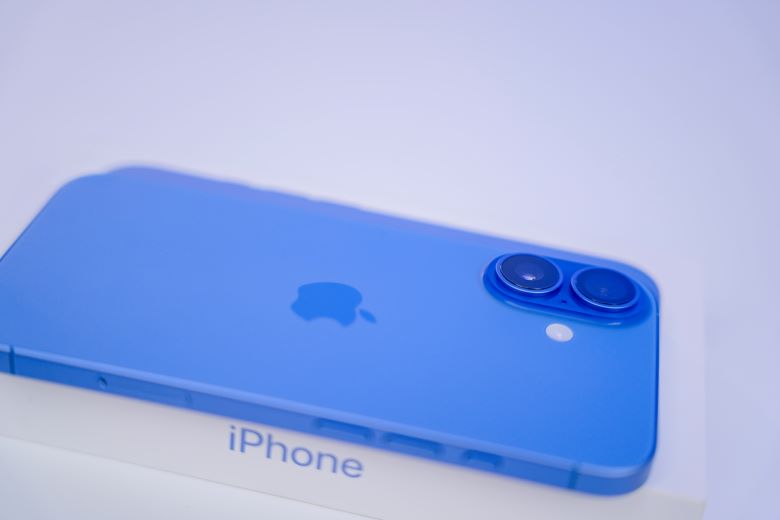 iphone 16 màu xanh lưu ly