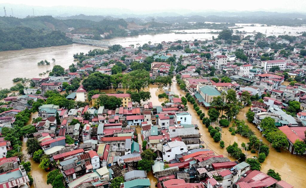 Cùng Di Động Việt chung tay trao yêu thương ấm lòng đồng bào vùng lũ Miền Bắc 3 Bao Tan Pha 01 scaled 1