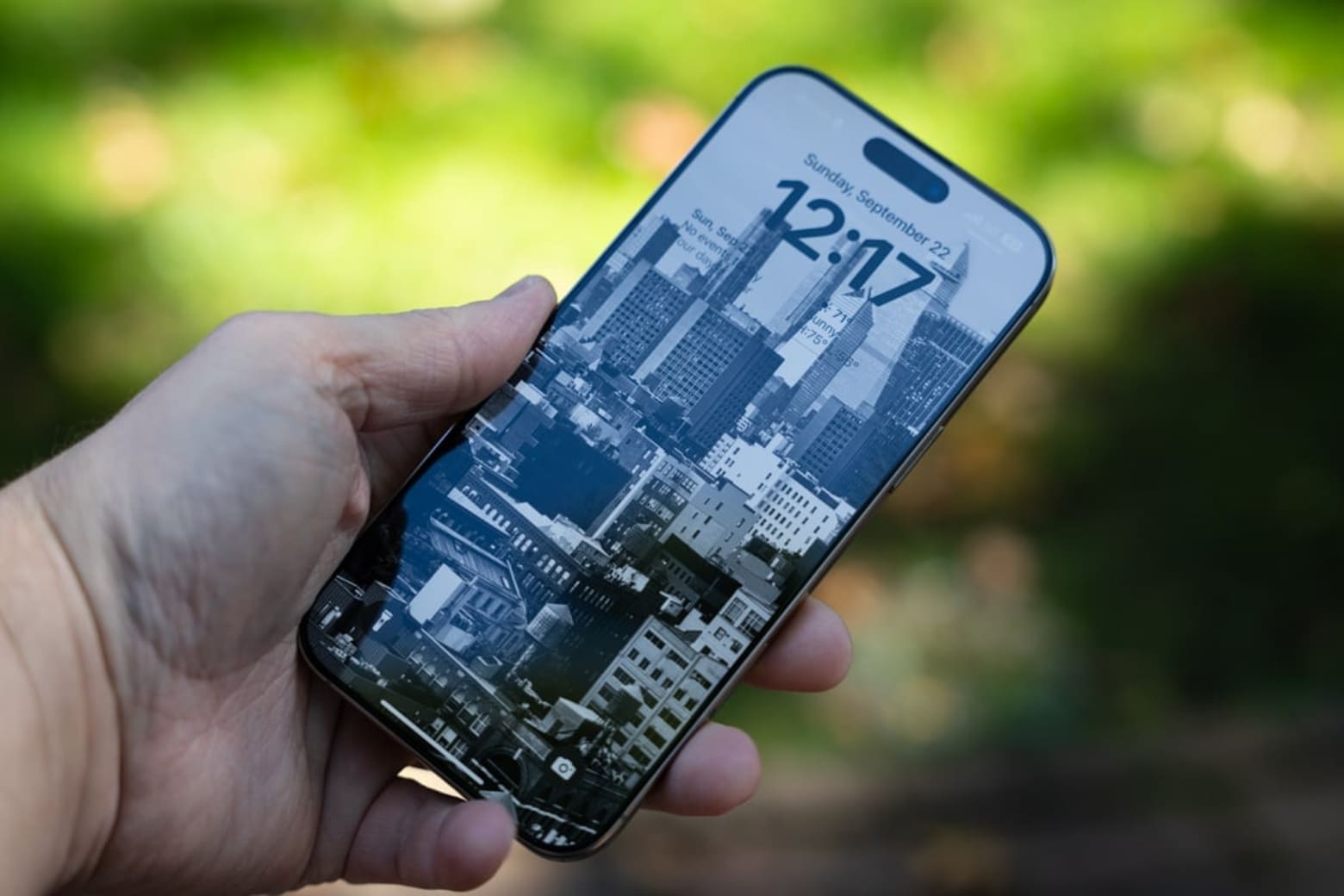 Phân tích chuyên sâu cấu hình iPhone 16 Pro: Sự tối ưu hóa phần cứng cho kỷ nguyên AI 10 Kết nối Wi-Fi 7 và Pin: Sự bền bỉ trong âm thầm