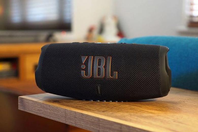 có nên mua loa JBL Charge 5