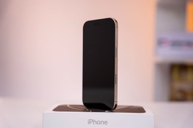 Ngắm nhìn iPhone 16 Pro và iPhone 16 Pro Max màu Titan tự nhiên mới thực tế tuyệt đẹp 14 image 11