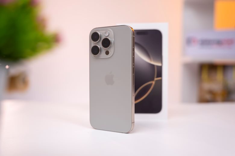 Ngắm nhìn iPhone 16 Pro và iPhone 16 Pro Max màu Titan tự nhiên mới thực tế tuyệt đẹp 12 image 9 2