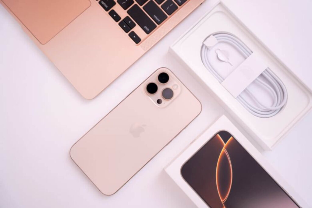 iPhone 16 Pro Max có mấy màu? Đánh giá độ bền màu và mức giữ giá sau 1.5 năm 15 Đây là màu biến đổi sắc độ theo ánh sáng, nổi bật và dễ nhận diện nhất của iPhone 16 Pro Max.