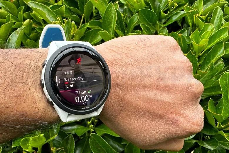 so sanh Garmin Forerunner 265 vs Huawei Watch 4 3