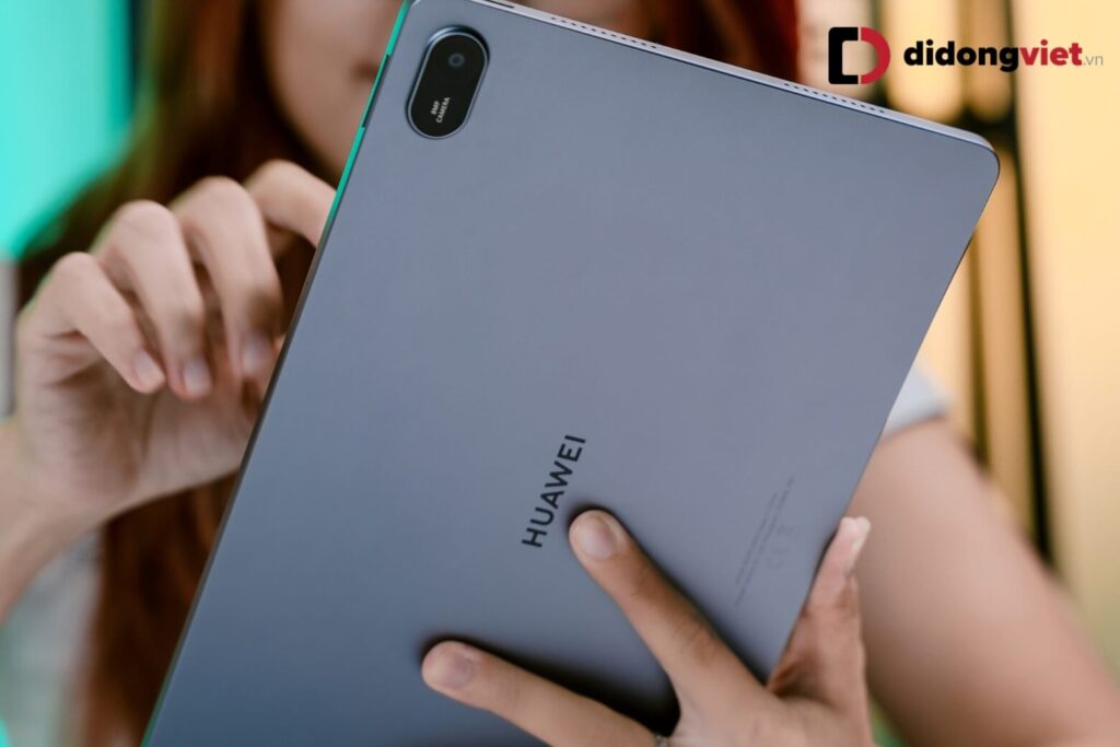Trên tay HUAWEI MatePad SE 11 inch: Đánh giá thực tế thiết kế kim loại, màn hình và pin 6 HUAWEI MatePad SE 11 inch nổi bật với thiết kế kim loại 6,9 mm, trọng lượng 475 g và mặt lưng nhám mờ.