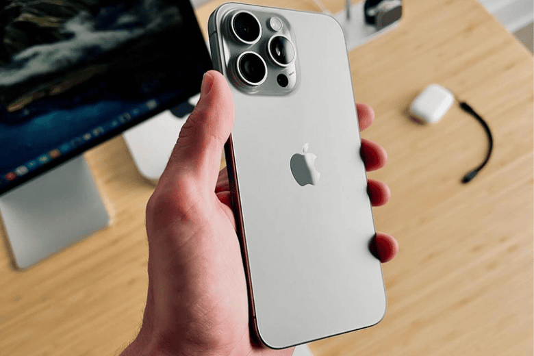 Đánh giá trên tay iPhone 16 Pro năm 2026: Cảm giác xúc giác và giá trị thực dụng 7 trên tay iPhone 16 Pro - viền màn hình