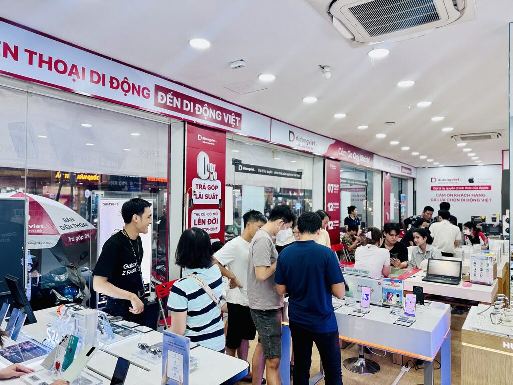 Cùng Di Động Việt chung tay trao yêu thương ấm lòng đồng bào vùng lũ Miền Bắc 4 z5703444207035 afe987aaef364c453936200a4a0d0e67 2