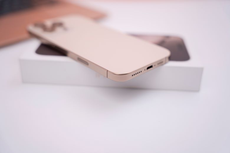 Đập hộp iPhone 16 (Plus, Pro, Pro Max): “Cảm giác lúc đó sẽ ra sao” 11 đập hộp iphone 16 Plus