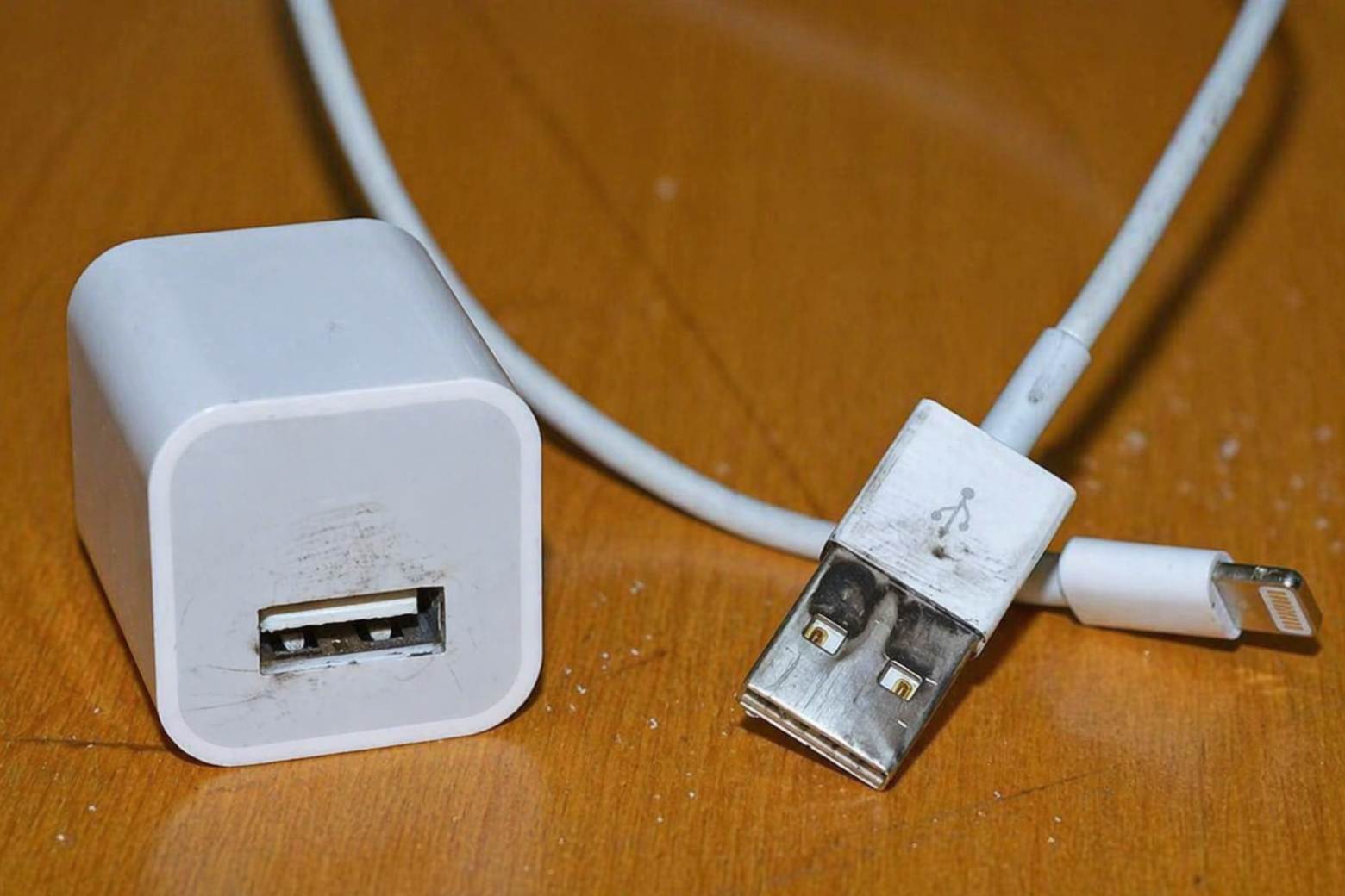 Adapter là gì rủi ro dùng sạc lô không rõ nguồn gốc