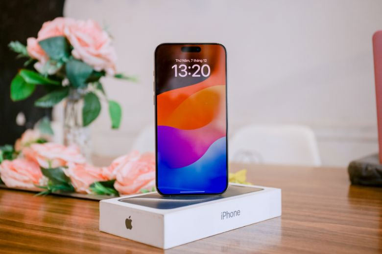 Trên tay nhanh điện thoại iPhone 15 Pro