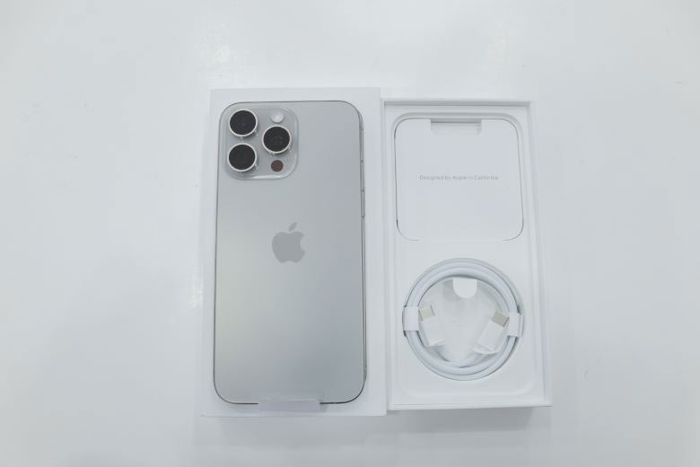 Trên tay nhanh điện thoại iPhone 15 Pro