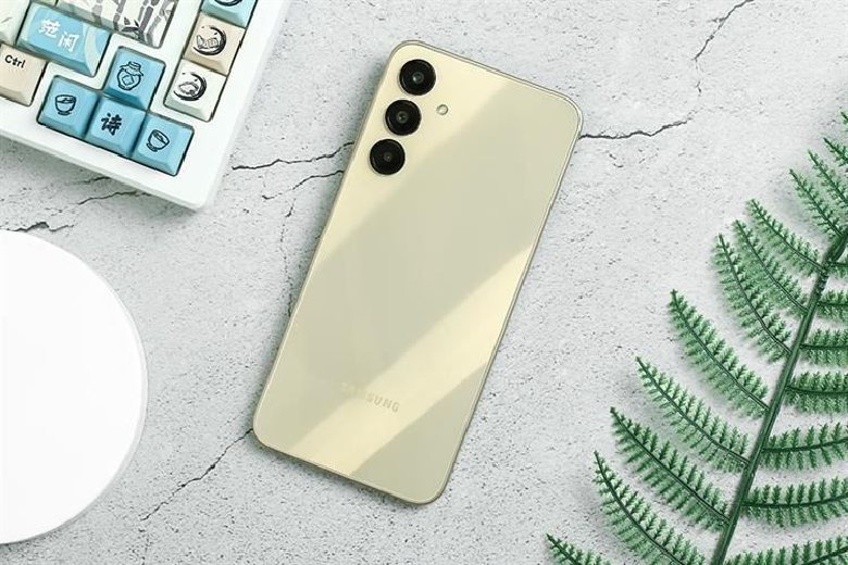 so sanh redmi note 14 5g va samsung galaxy a16 5g 7