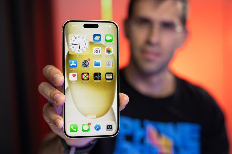 so sanh samsung galaxy s25 plus va iphone 16 8