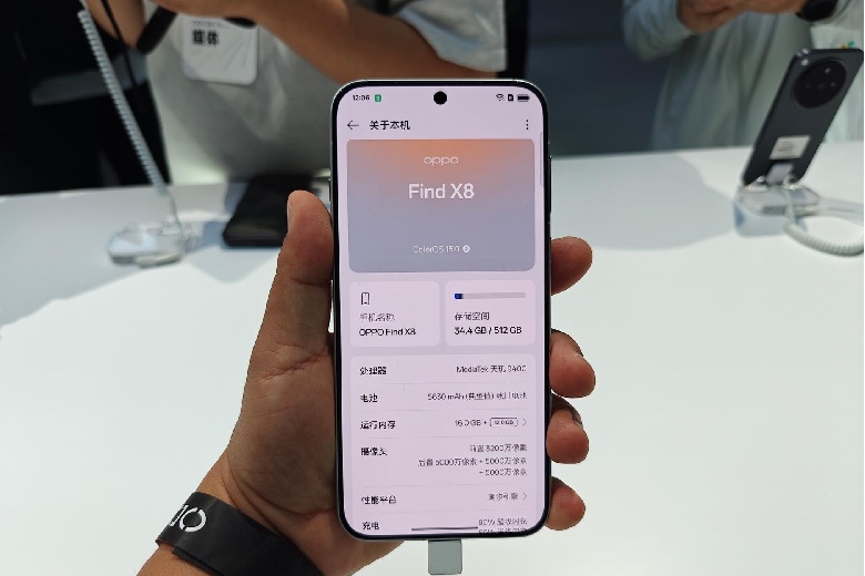 tren tay nhanh oppo find x8 3