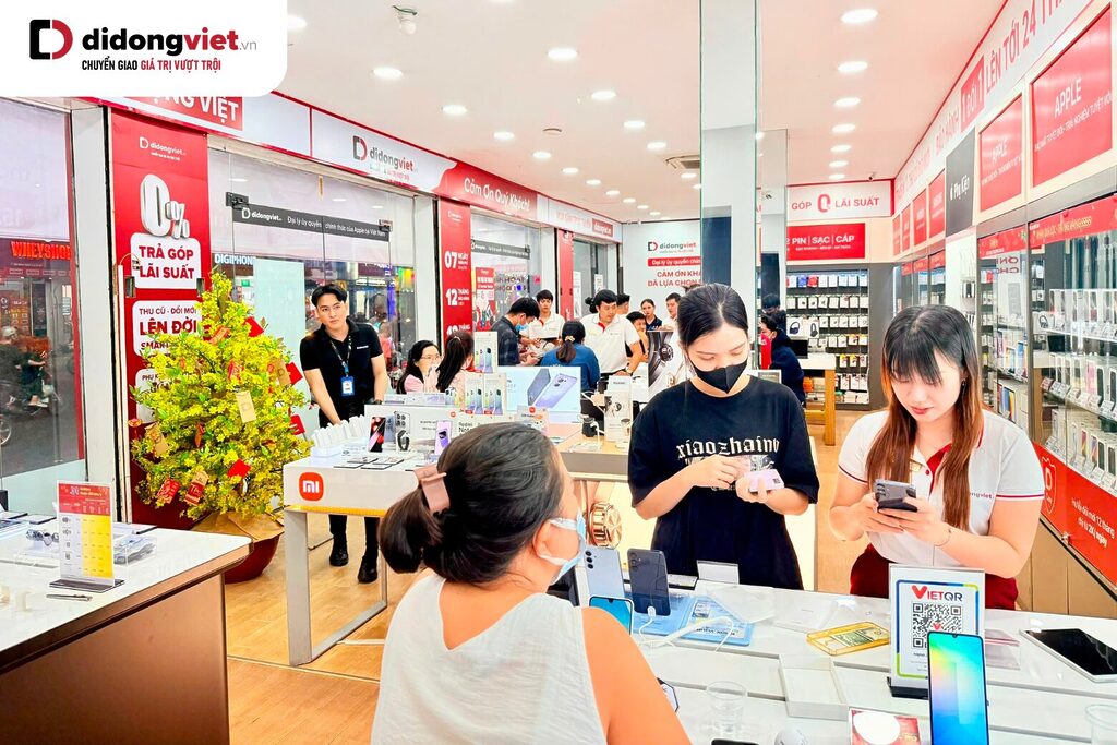 Di Động Việt mở bán xuyên Tết tại 9 cửa hàng lớn nhất. Hái lộc đầu xuân, nhận ngay lì xì cực chất với tổng trị giá đến 90 triệu đồng. Đặc biệt từ 28.01 - 03.02 săn ngay ưu đãi giảm đến 60% 4 21
