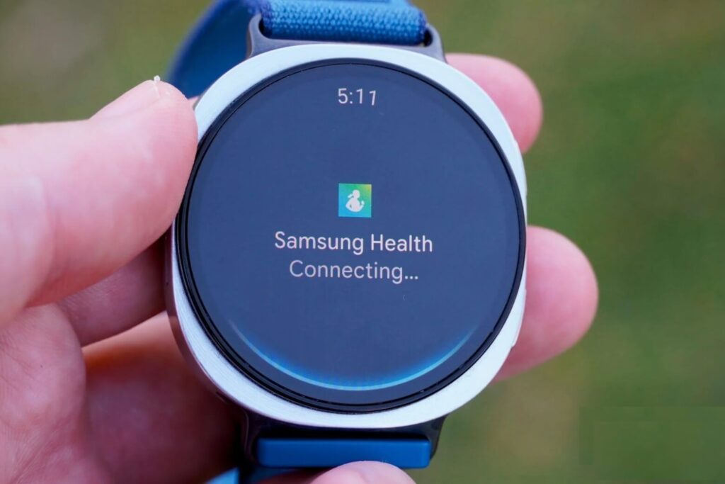 Ứng dụng Galaxy Wearable là gì: Trạm chỉ huy hệ sinh thái Samsung 15 Samsung phân vai: Wearable kết nối, Health theo dõi, SmartThings Find định vị.