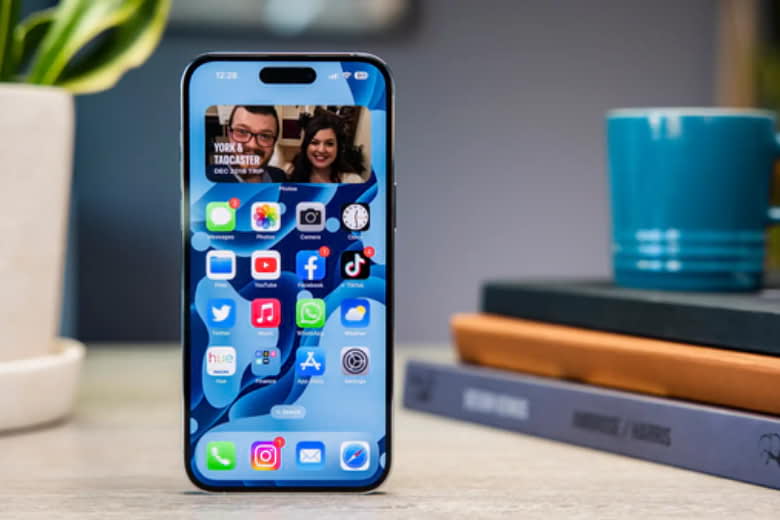 so sanh oppo reno13 pro va iphone 14