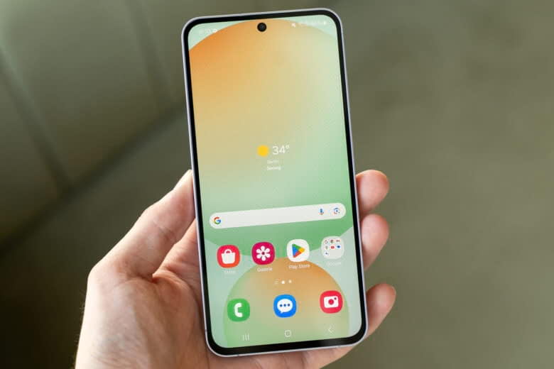 So sánh OPPO Reno13 và Samsung Galaxy S24 FE về giá bán